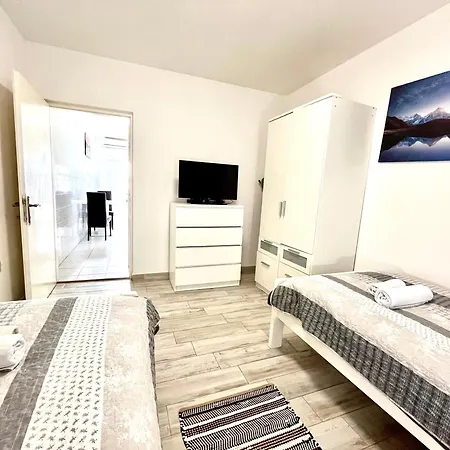 Monica Apartmán *